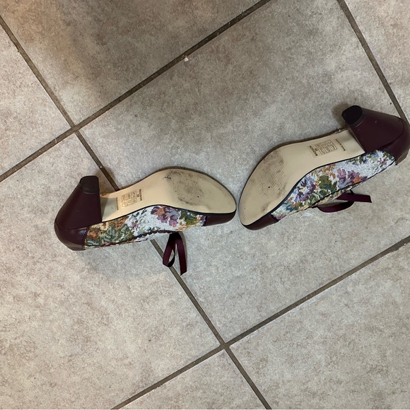 Chelsea Crew Brown and Cream Flats with Ornate Design - Picture 4 of 7